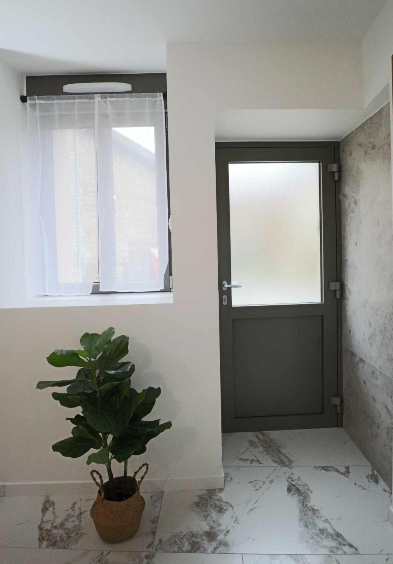 Appartement Le Moderne Ideal Pour Couples Et Professionnels Ornans Exterior photo